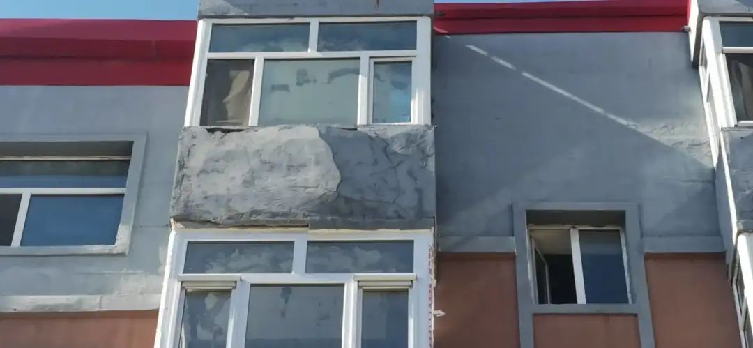 这个小区外墙体鼓大包了房屋维修基金应急启动