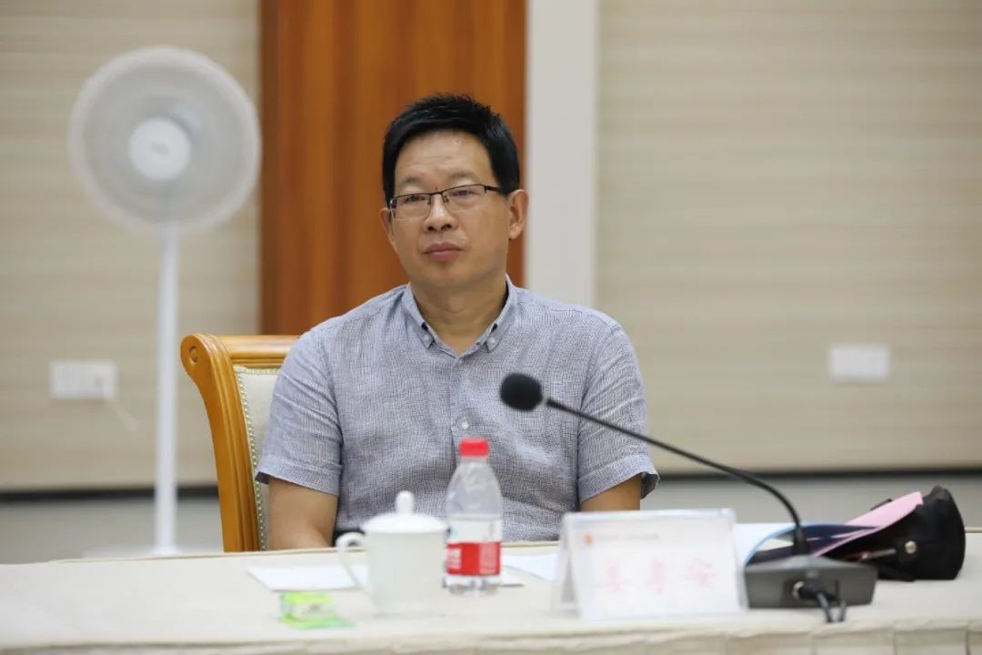 党组成员,副主任姜孝安,万州区人大监察和法制委员会主任委员陈大清