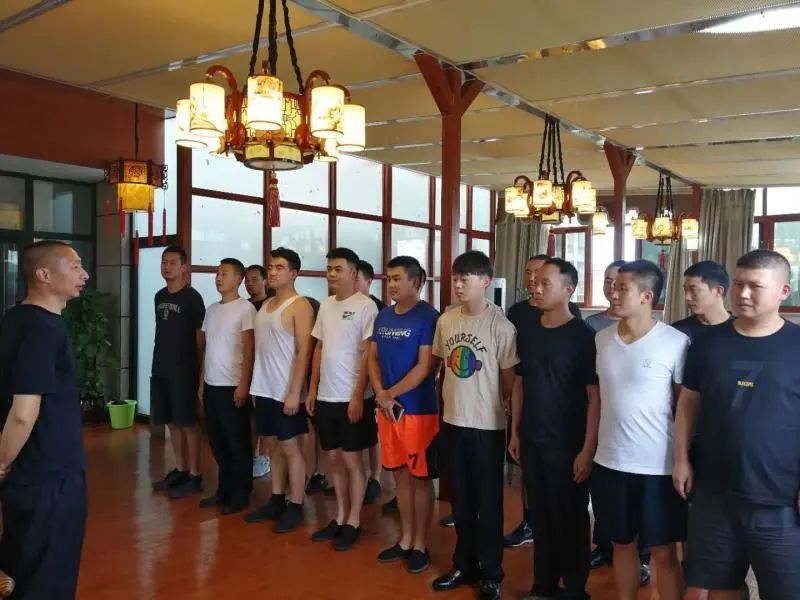 为提升民警士气,活跃气氛,保持良好的执勤状态,名山藏犯监区集中封闭