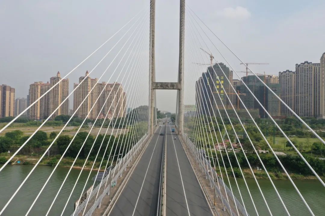 三水大桥位于广东省佛山市三水区西南镇,全长1