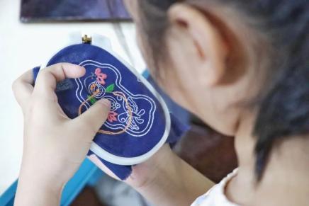 浙里有爱in温州02温暖有爱共筑幸福好家庭系列活动亲子瓯绣快乐魔方