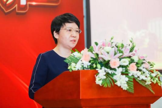 教授,上海市医师协会及医学会副秘书长黄鹃,上海市普陀区副区长王珏