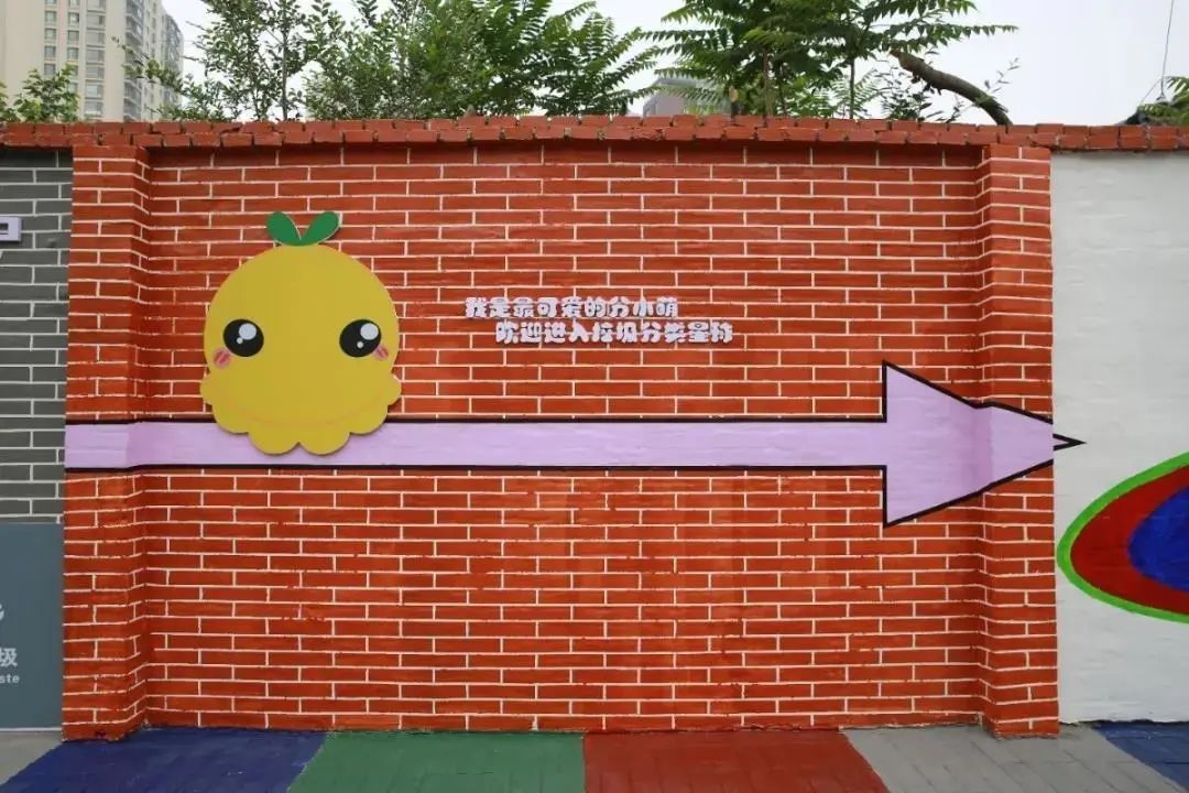 北京市垃圾分类形象代言人,"分小萌"也在其中,"绿蓝红灰"四色对应相同