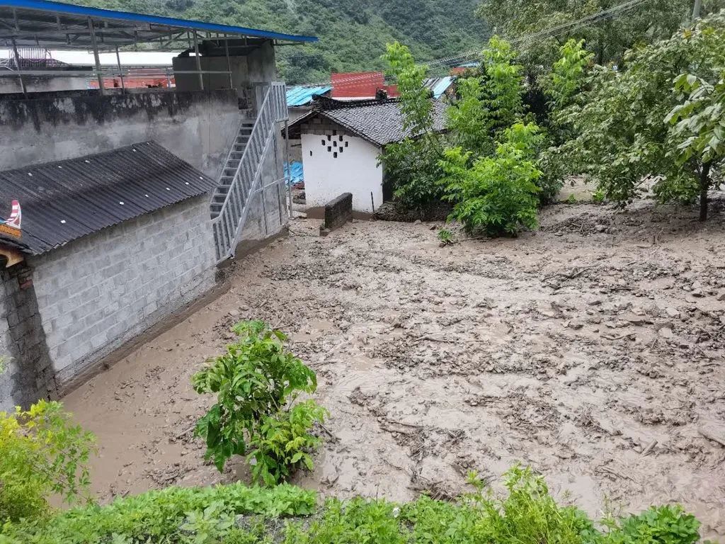 部办公室获悉,8月18日6:00,甘洛县黑马乡巫子阿且发生一起泥石流灾害