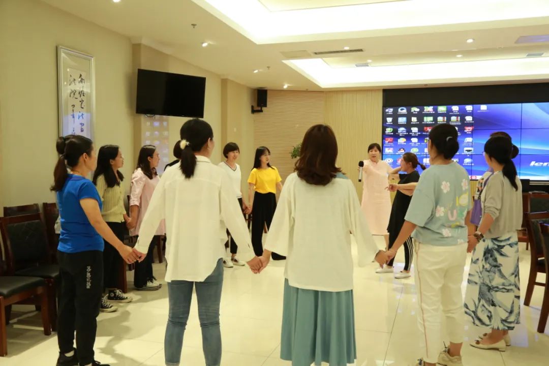 【心灵之窗】"做幸福女人"——鄂尔多斯市中院专场团体心理辅导活动