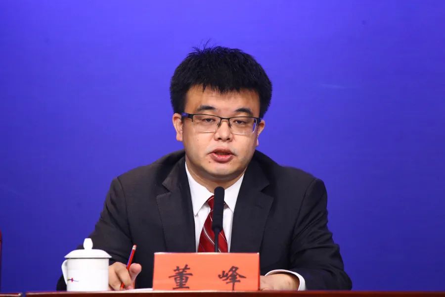 主持人王楚宏:谢谢田夫常委的全面介绍,下面请董峰先生介绍情况.