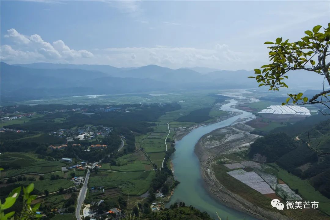 走向我们的小康生活芒市西山乡好山好水好地方