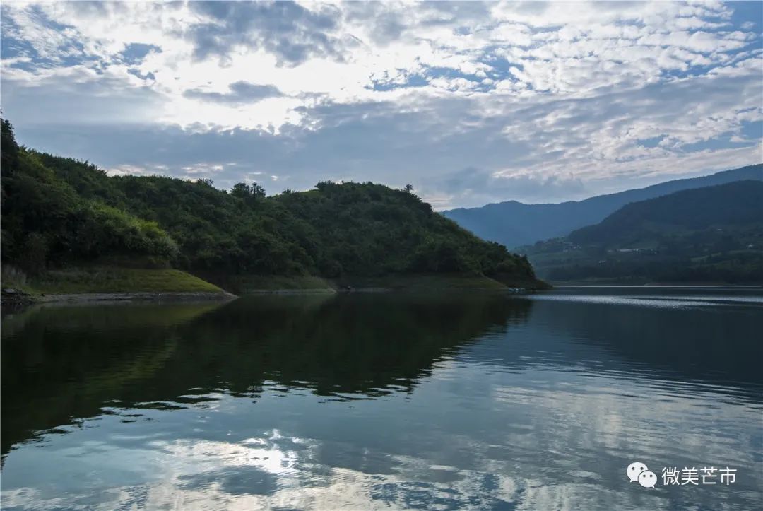 走向我们的小康生活芒市西山乡好山好水好地方