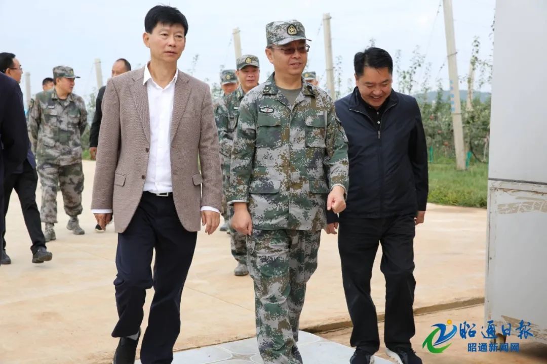 省委常委省军区政治委员余琨一行到昭通调研