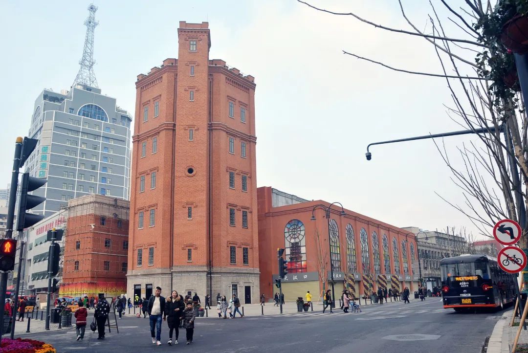 图片来源:宇瀞前进五路2附4号(与中山大道交汇处) 汉口水塔图片来源