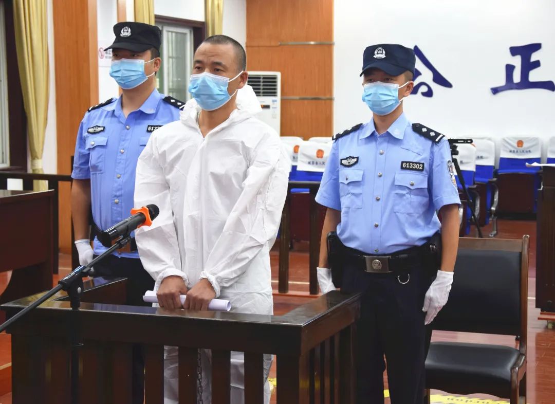 原西乡县公安局警官梅某一审获刑15年