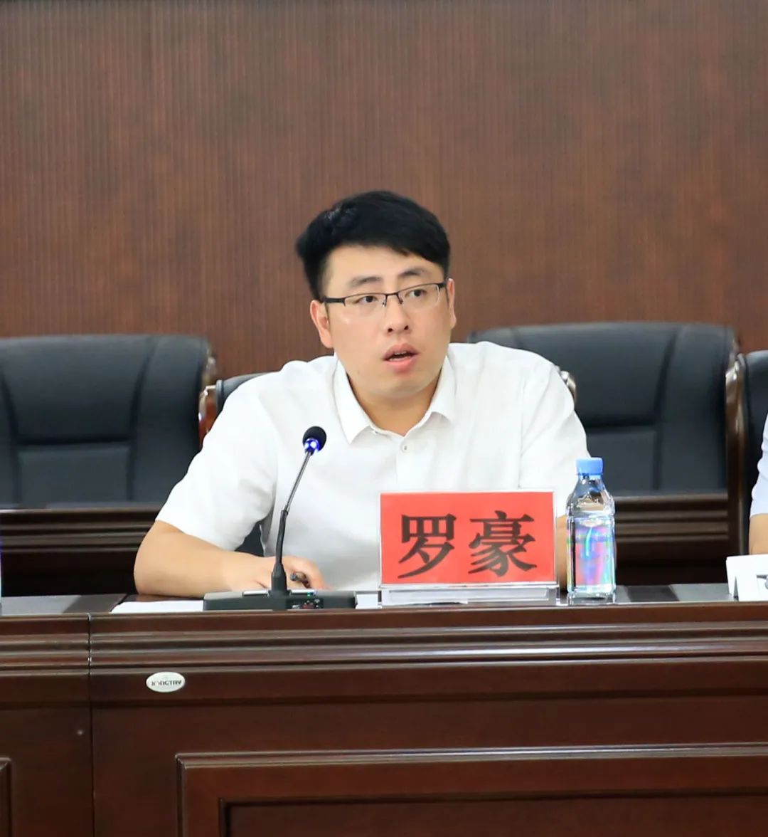 罗豪宣读了市委组织部的相关文件决定:提名苏革同志为全州县人民法院