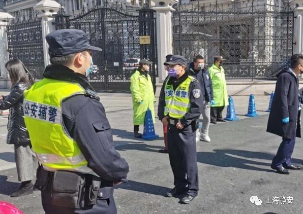 静安首批勤务辅警上岗满一年这群平均年龄29岁的年轻人把青春和热血