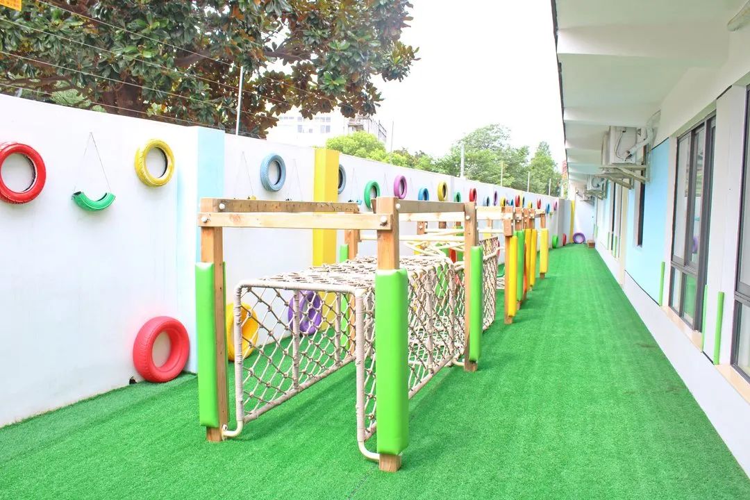 托育园的场地面积有限,而优而慧托育园给小朋友提供了足够的活动空间