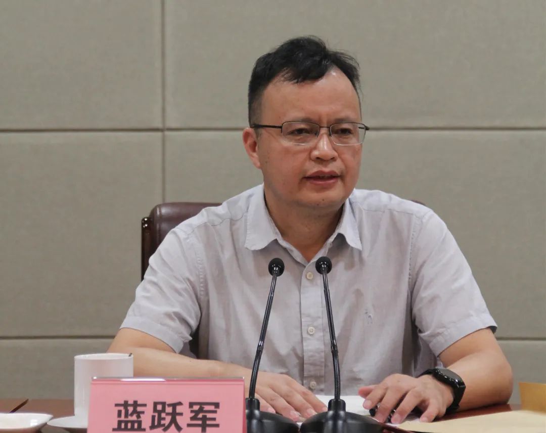 蓝跃军表示,自去年换届后,民革金华市委会班子和基层组织表现出满满的