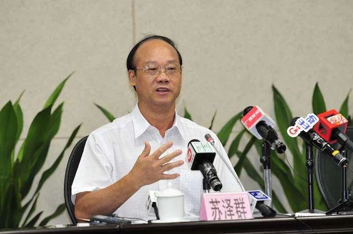 2001年任广州副市长,2006年跻身广州市委常委兼任副市长,2010年任常务