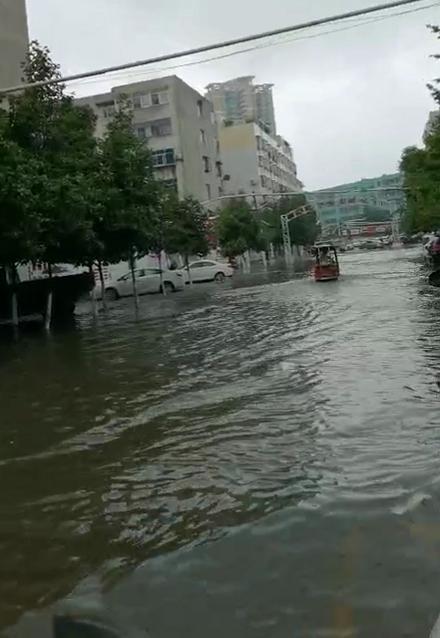 我市出现阵雨或雷阵雨天气,雨量分布不均,南召部分乡镇出现暴雨,局地