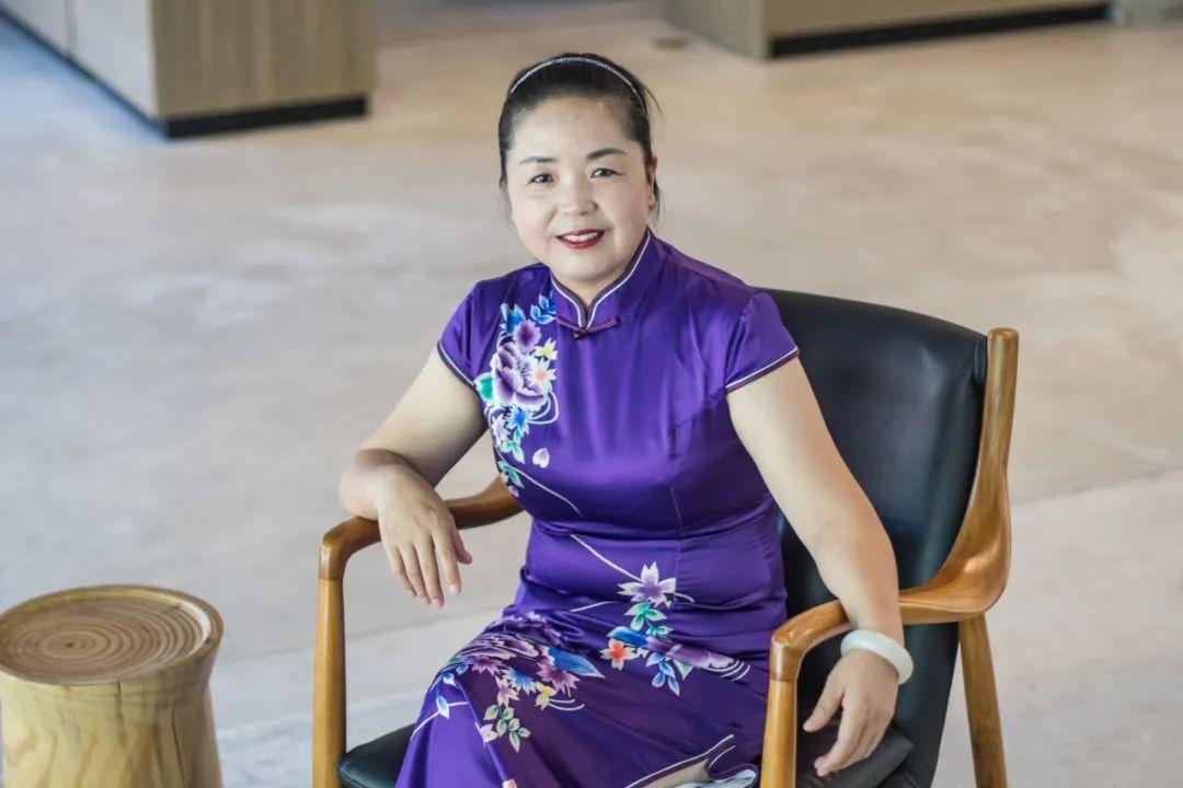 创61风华女企业家施爱琴建画里乡村留梦里乡愁