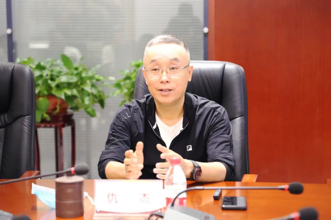 中建八局党委书记董事长校荣春一行赴甘肃短期工作