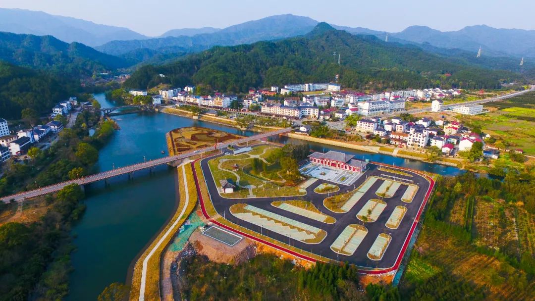 國家示範森林公園,是全國禪宗樣板寺院寶峰禪寺所在地,距靖安縣城20