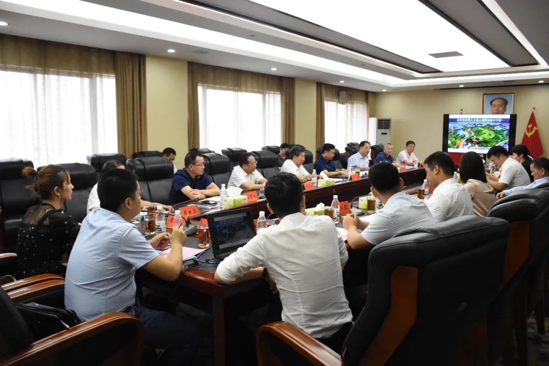 加快文旅小镇建设促进文旅产业发展瞿海与恒大地产集团副总裁卢亚雄