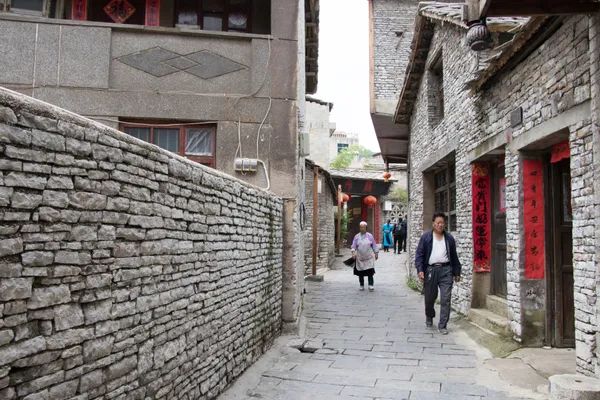 双城记⑥丨万国风，明军魂，“岛城”千里觅“瀑乡”