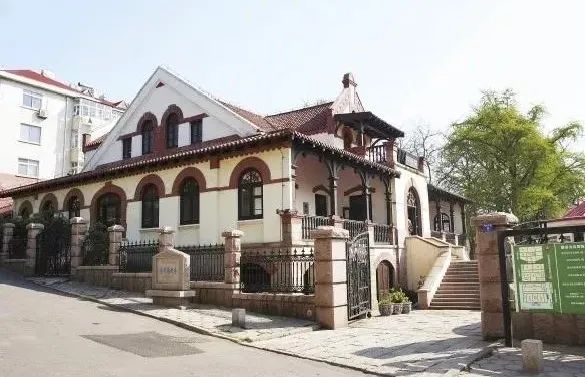 双城记⑥丨万国风，明军魂，“岛城”千里觅“瀑乡”