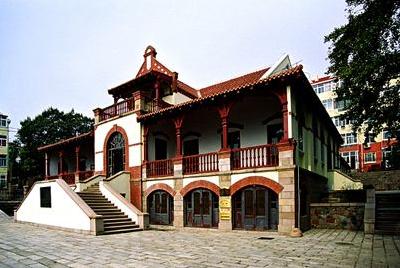 双城记⑥丨万国风，明军魂，“岛城”千里觅“瀑乡”
