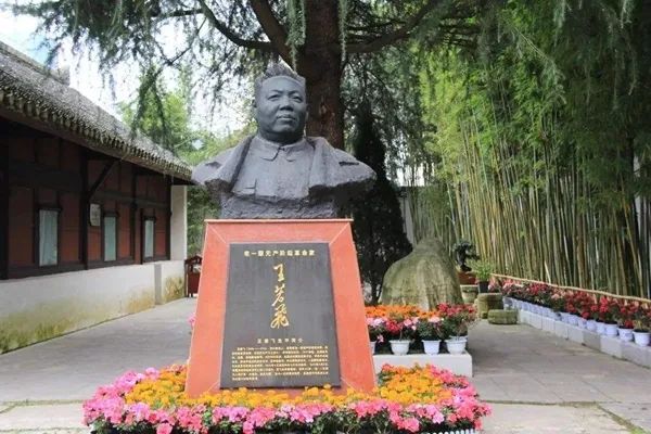 双城记⑥丨万国风，明军魂，“岛城”千里觅“瀑乡”