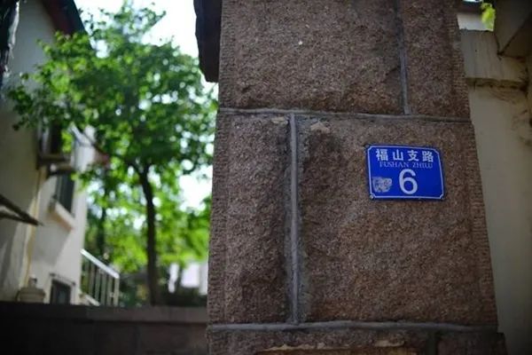 双城记⑥丨万国风，明军魂，“岛城”千里觅“瀑乡”