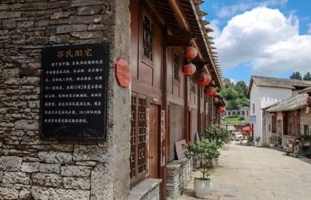 双城记⑥丨万国风，明军魂，“岛城”千里觅“瀑乡”