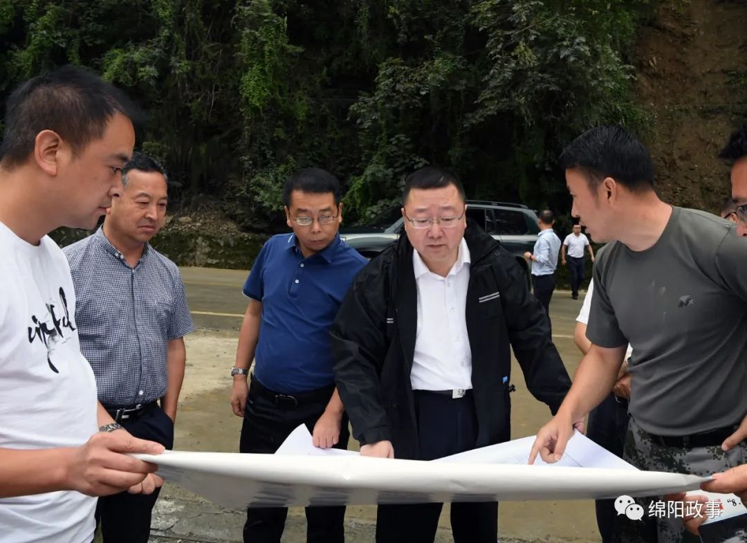 8月22日,市委副书记,市长元方赴平武县指导防汛救灾