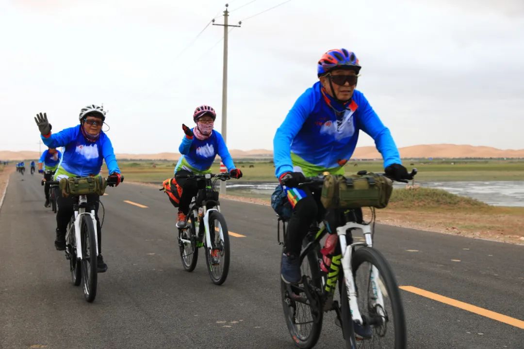 腾格里千人骑游,沿途风景美极了!