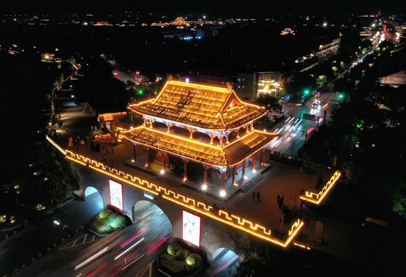 王国生在开封市调研时强调 繁荣夜间经济增强城市发展活力 倡导绿色