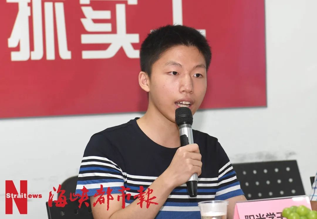 受助的福州四中鸿志班班长陈仕贺助学"数"读今年是海都助学的第16年