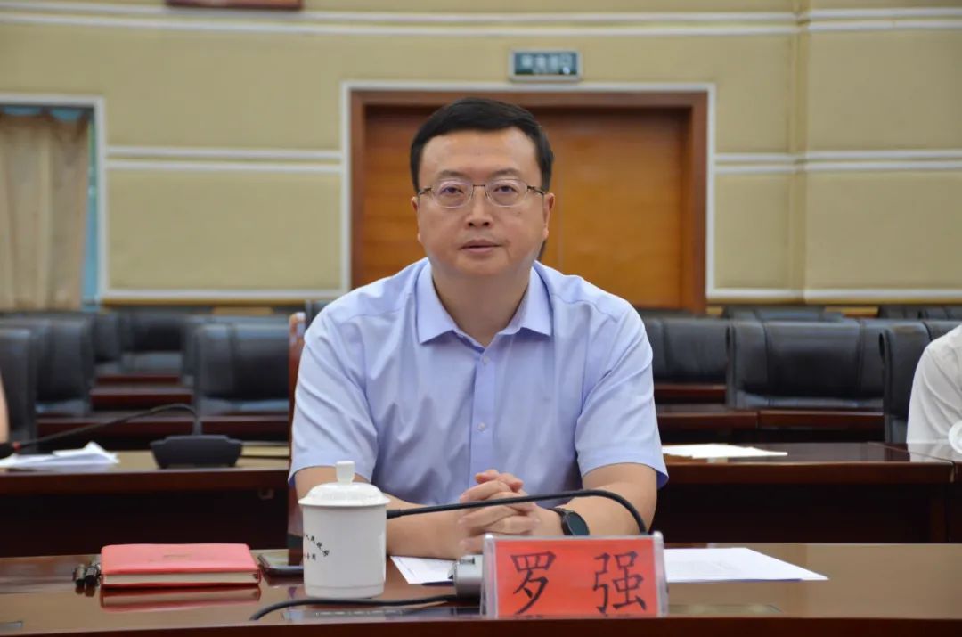 省投资促进局局长马雷,州委副书记,州长罗强,副州长秦扬远分别参加