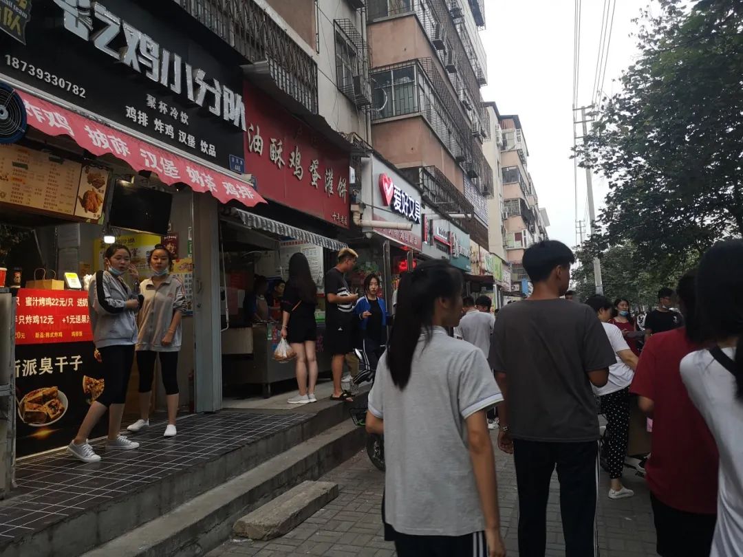 一所是外高,一所是市八中(前身是一高)有两座学校开州路以西的益民路