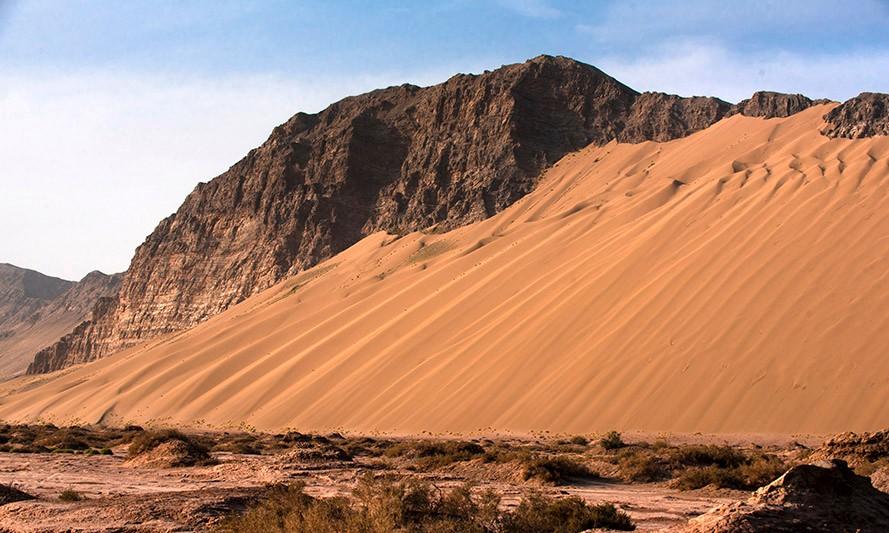 白沙山沙漠公园总面积达50平方公里,戈壁一望无际,景区主要以沙漠风光