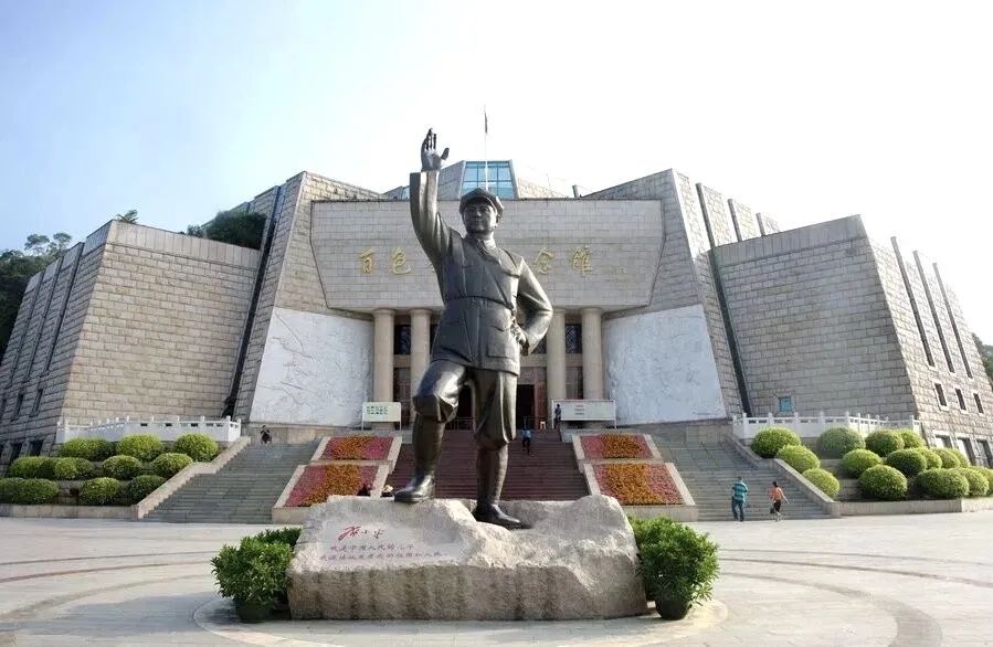 百色的旅游资源非常丰富被誉为"没有围墙的民族博物馆"看人文,百色是
