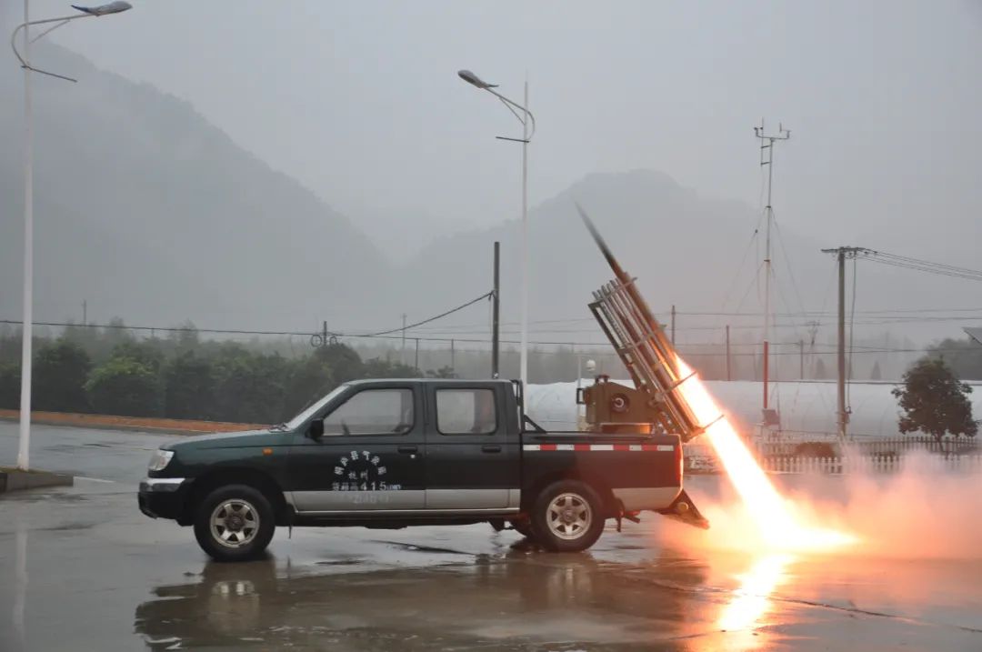 现场视频直击杭州多地人工增雨雷阵雨也来了终于要凉快啦