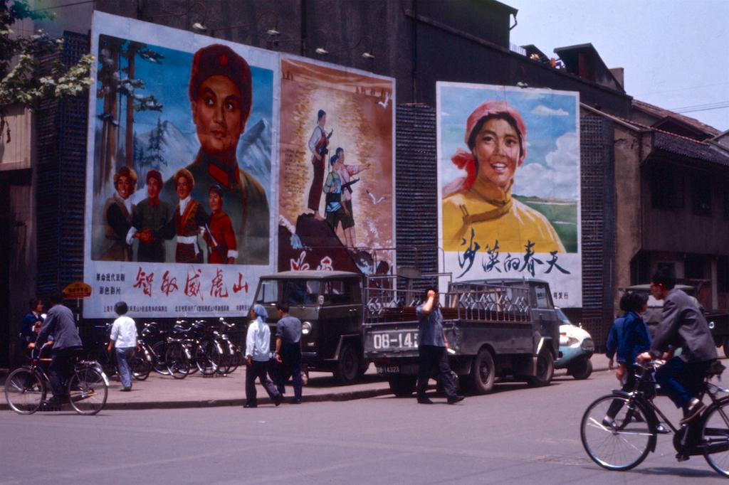 下面列举的部分饮食,衣着和出行方面的内容,或许有助于我们进一步了解