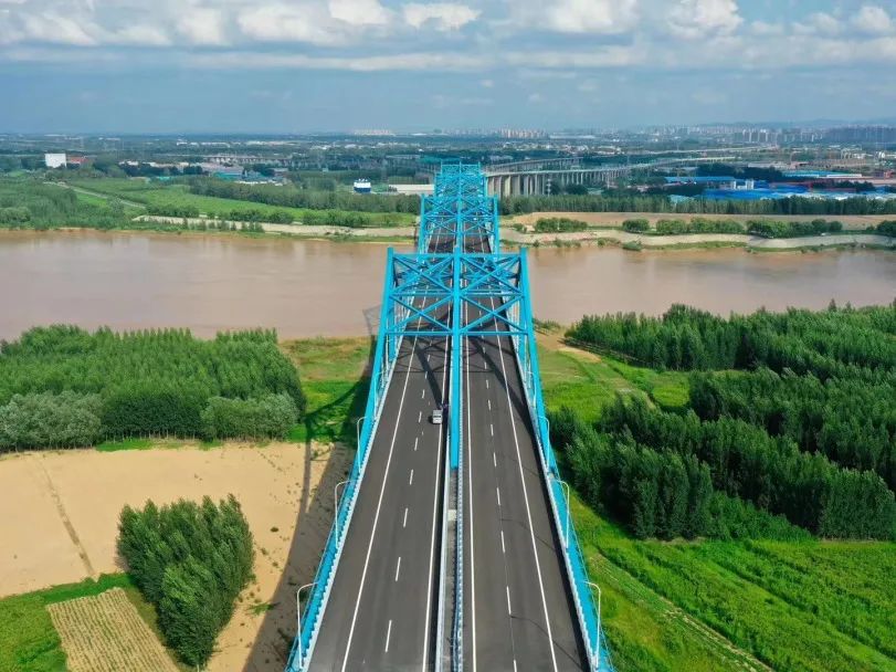 父老乡亲们通车啦