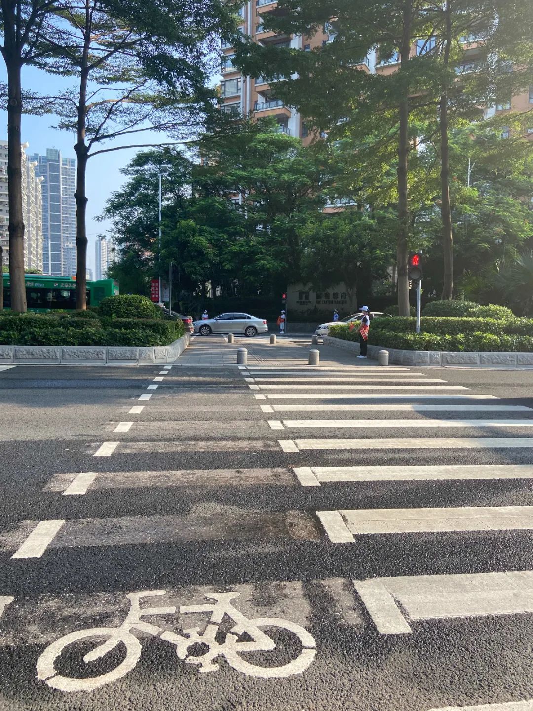 上热搜的"人车分离"斑马线,天河也有啦!就在这个路口