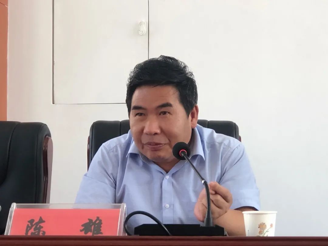 宕昌县人大常委会副主任,宕昌一中校长陈雄讲话录取通知书发放仪式由