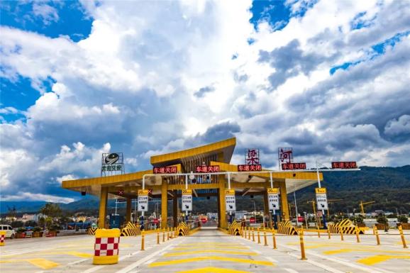 几代人的梦想成真!梁河民众:这是条幸福路