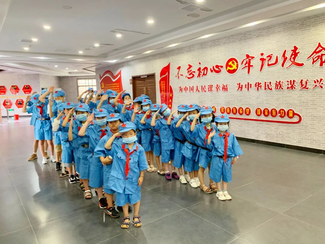 弘扬爱国精神争做时代新人辛安渡街开展青少年红色主题教育实践活动