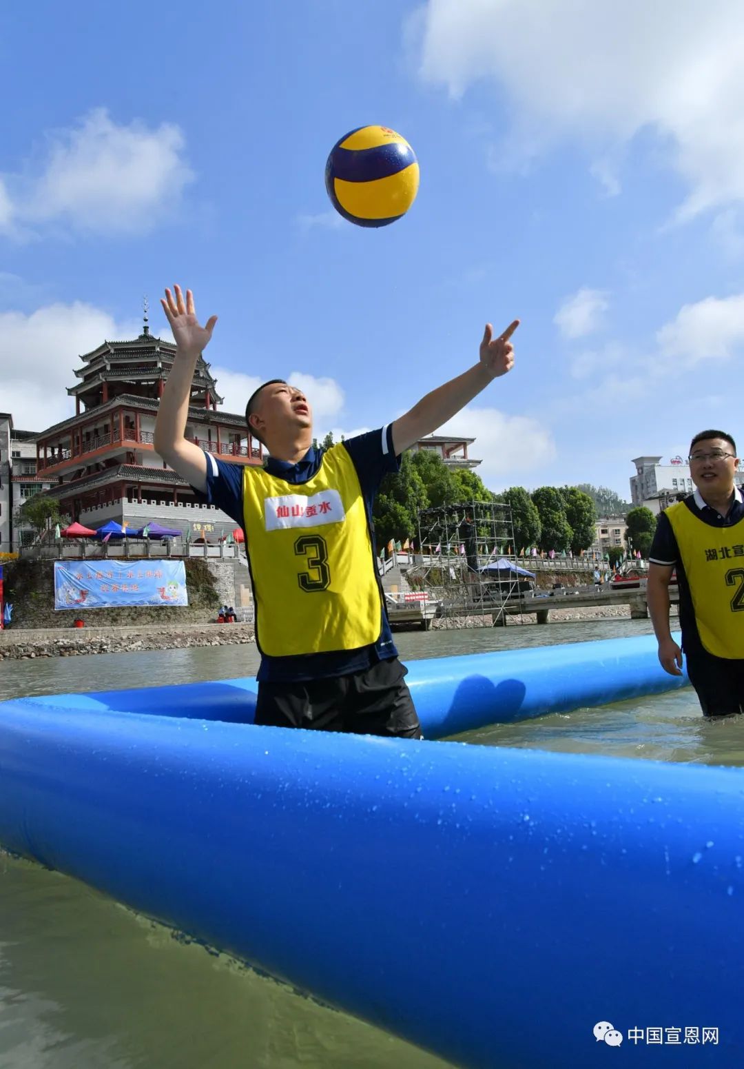 超燃!今天,贡水河里水上排球争霸赛激烈开启
