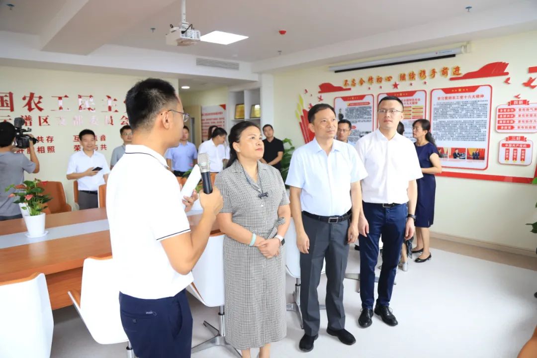 副市长龙国英出席农工党青云谱区支部党员之家揭牌仪式