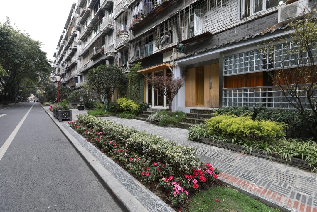 支矶石街也因此而得名后来,张骞带回的支矶石一直放在成都——记载于