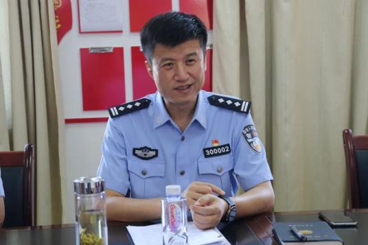 李亮同志督导利通分局古城派出所教育整顿工作